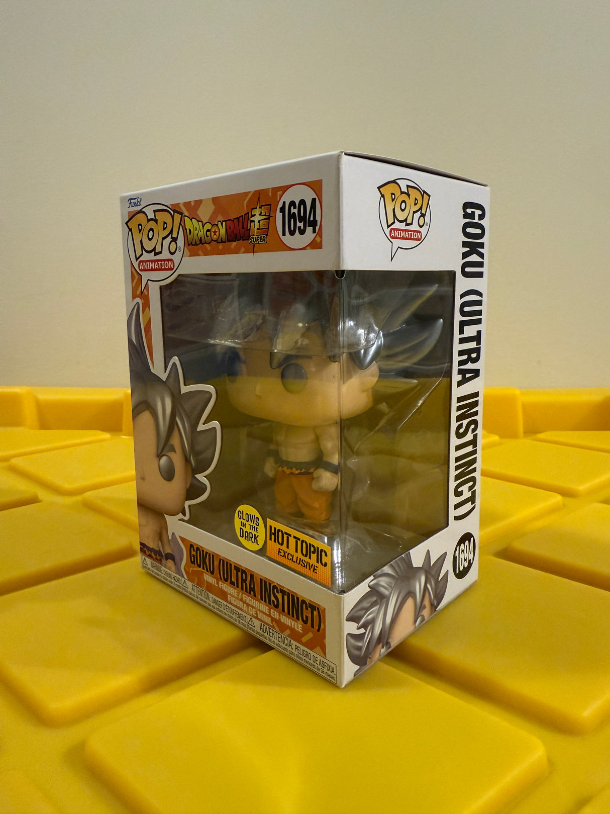 Goku (Ultra Instinct) (Glow) - Limited Edition Hot Topic Exclusive