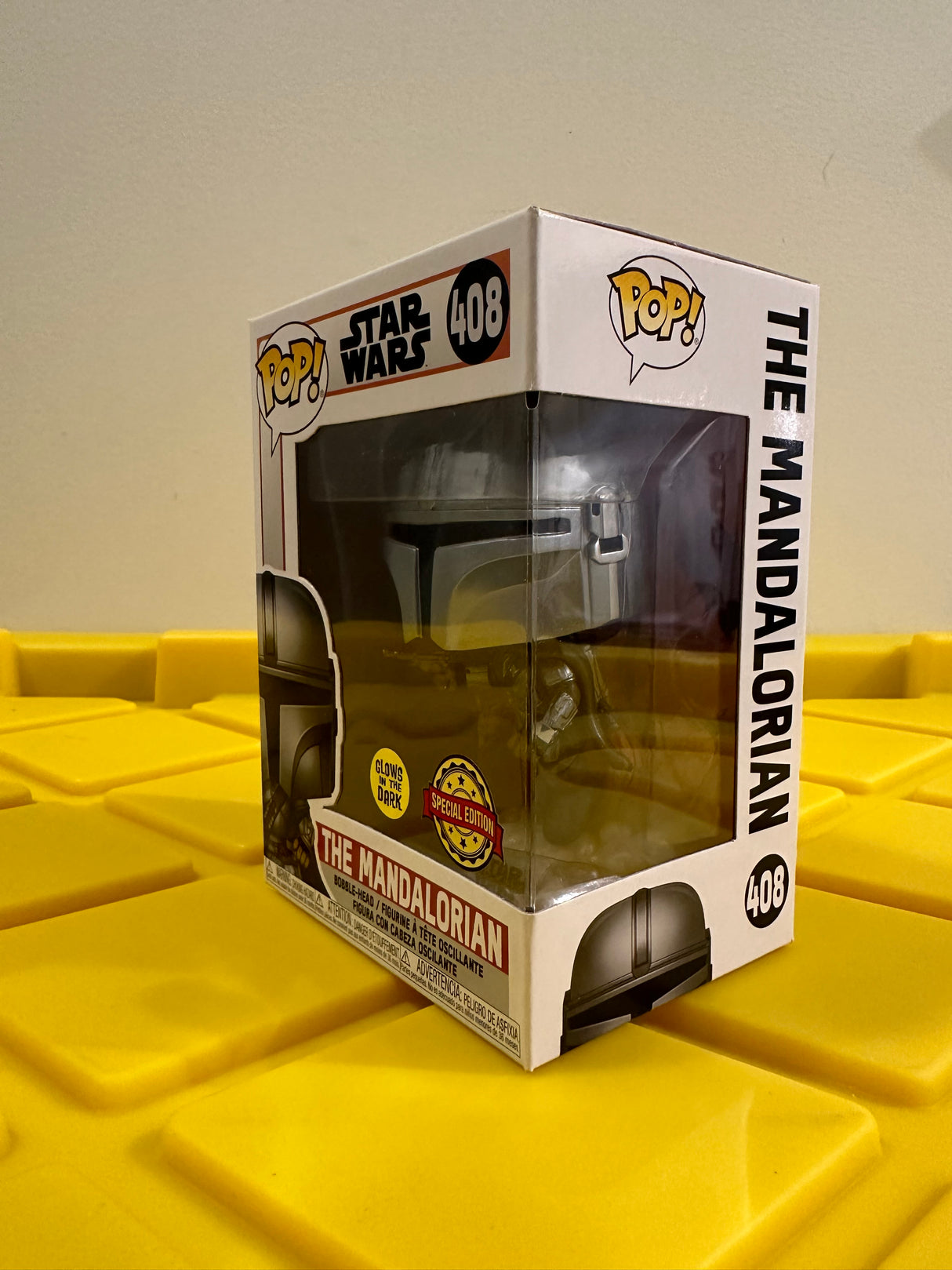Funko POP! The Mandalorian (Glow) - Limited Edition Special Edition Exclusive