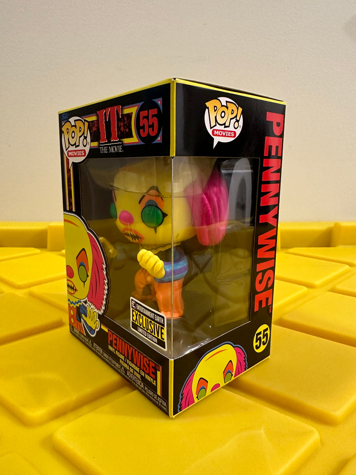 Pennywise (Black Light) - Limited Edition Entertainment Earth Exclusive