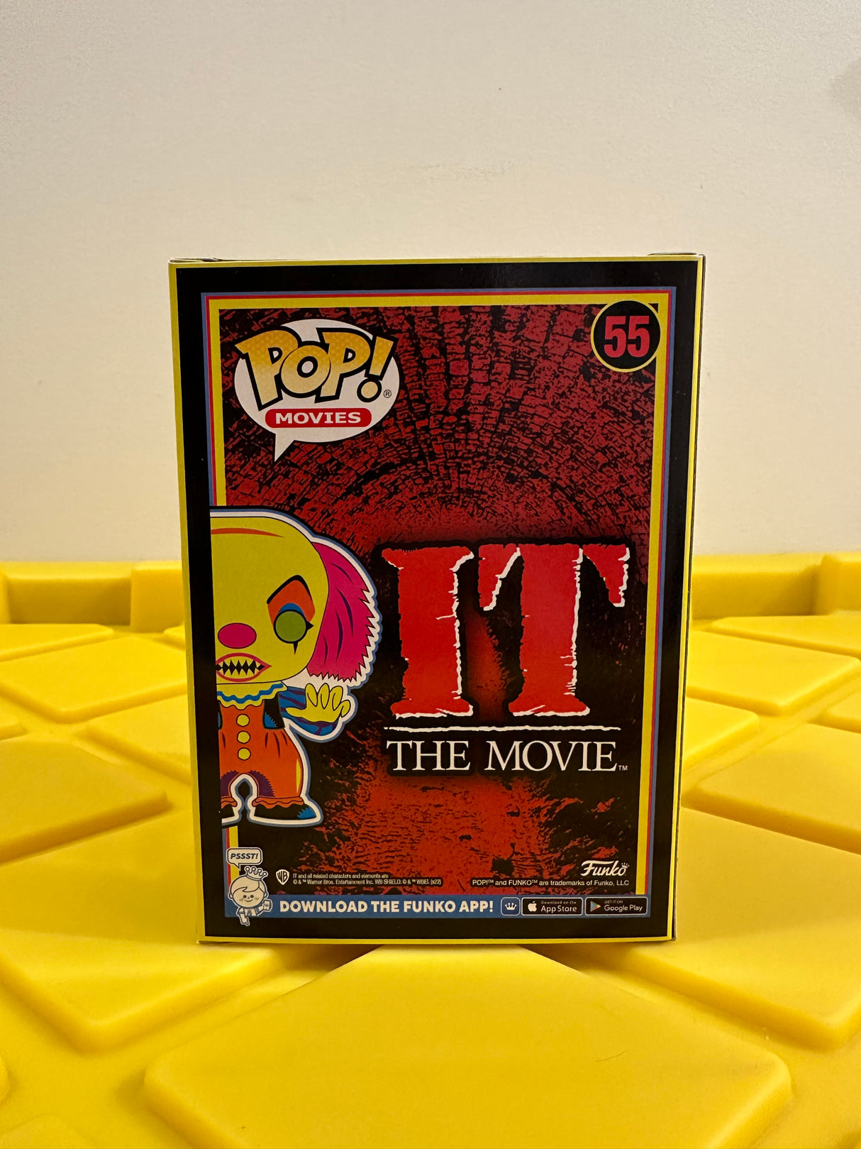 Pennywise (Black Light) - Limited Edition Entertainment Earth Exclusive