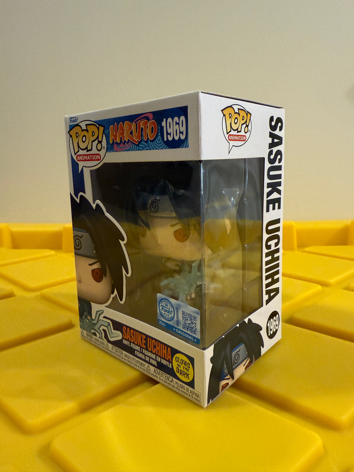 Funko POP! Sasuke Uchiha (Glow) - Limited Edition Entertainment Earth Exclusive