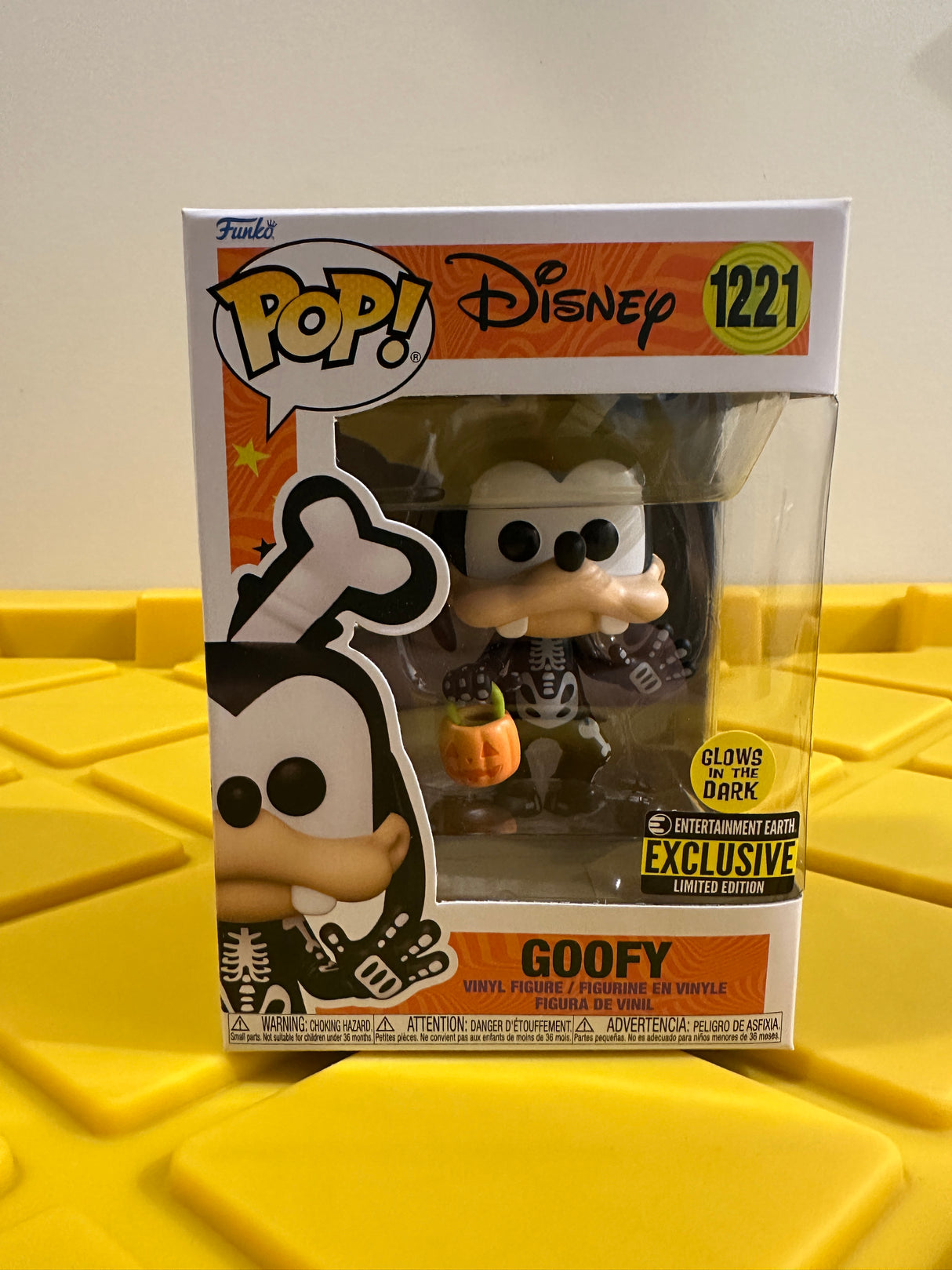 Funko POP! Goofy (Glow) - Limited Edition Entertainment Earth Exclusive