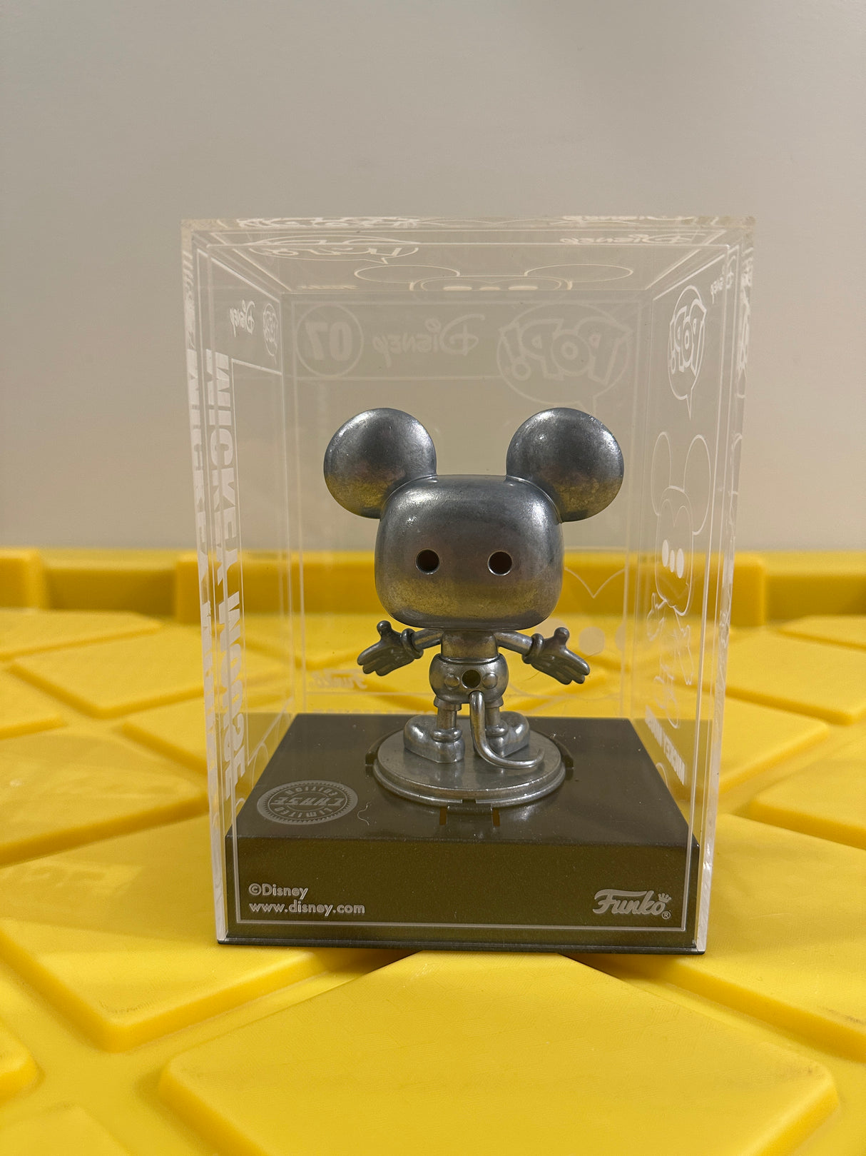 Funko POP! Mickey Mouse (Die-Cast) - Limited Edition Chase - Limited Edition Funko Shop Exclusive
