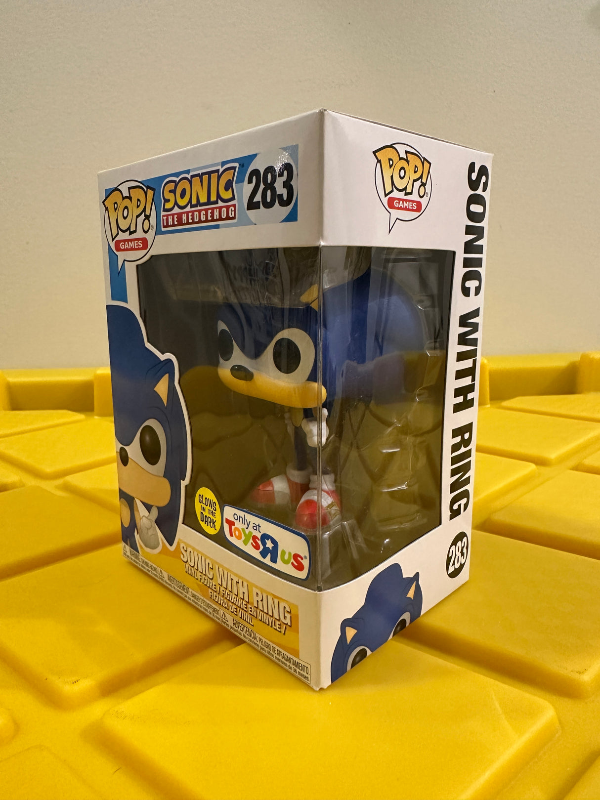 Funko POP! Sonic with Ring (Glow) - Limited Edition Toys R Us Exclusive