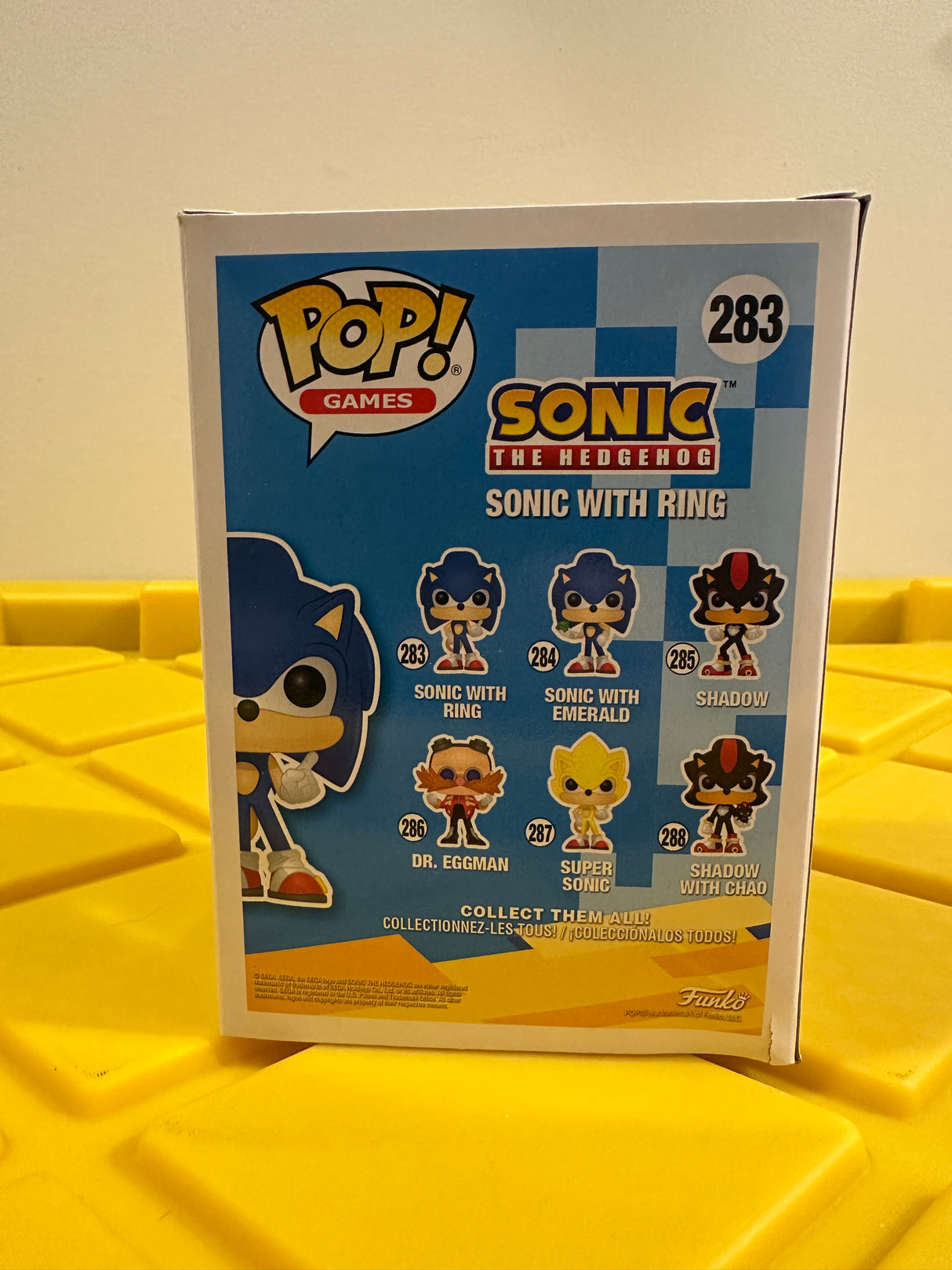 Funko POP! Sonic with Ring (Glow) - Limited Edition Toys R Us Exclusive