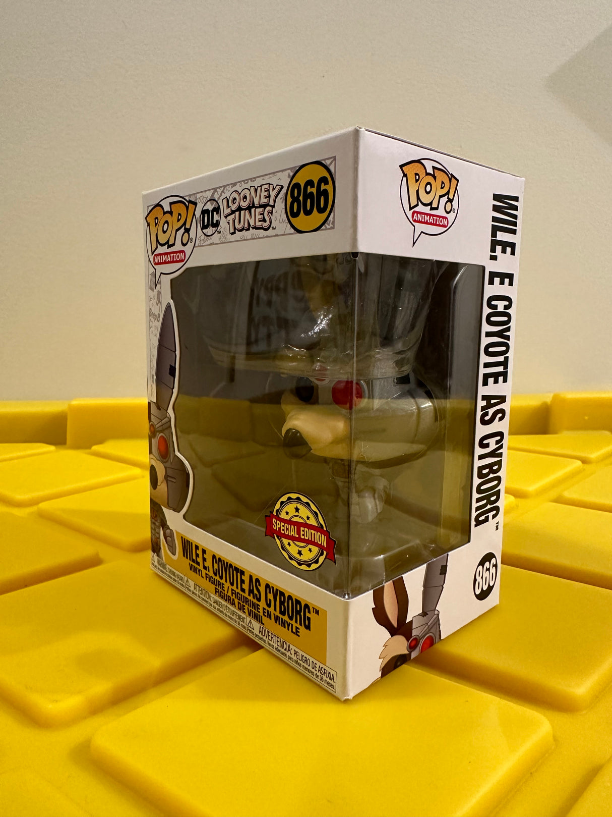 Funko POP! Wile E. Coyote as Cyborg - Limited Edition Special Edition Exclusive