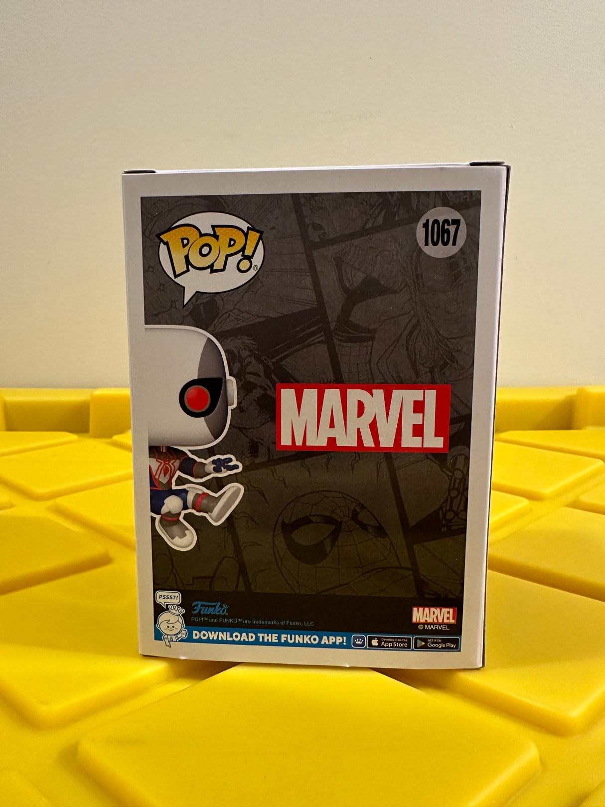 Funko POP! Spider-Man (Bug-Eyes Armor) - Limited Edition 2022 Winter Convention Exclusive