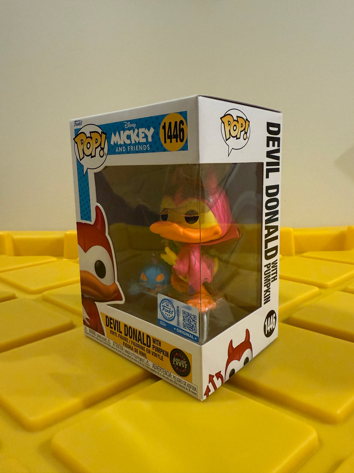 Funko POP! Devil Donald with Pumpkin (Black Light) - Limited Edition Chase - Limited Edition Specialty Series Exclusive