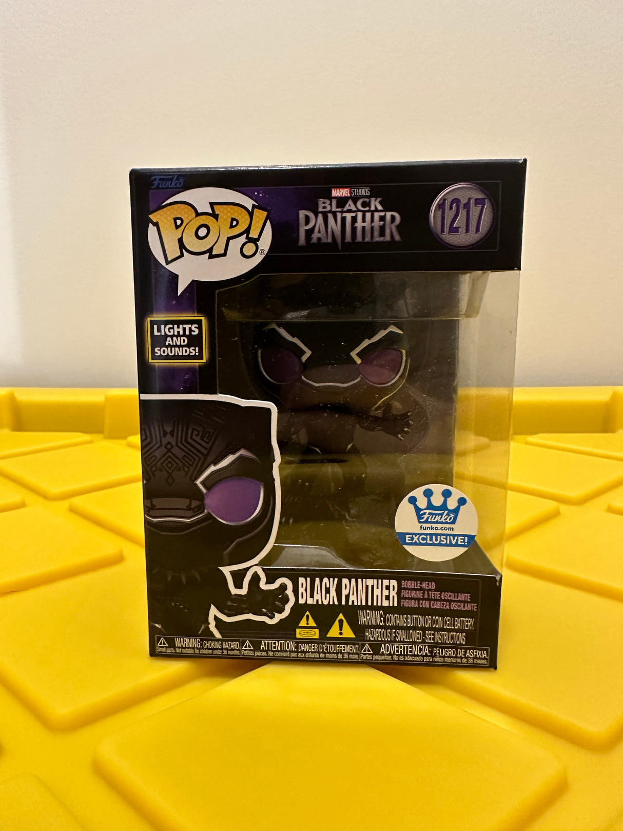 Funko POP! Black Panther (Lights & Sound) - Limited Edition Funko Shop Exclusive