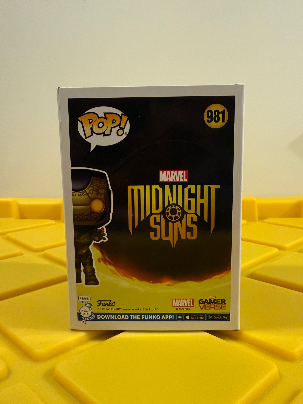 Funko POP! Iron Man (Glow) - Limited Edition Chase - Limited Edition GameStop Exclusive