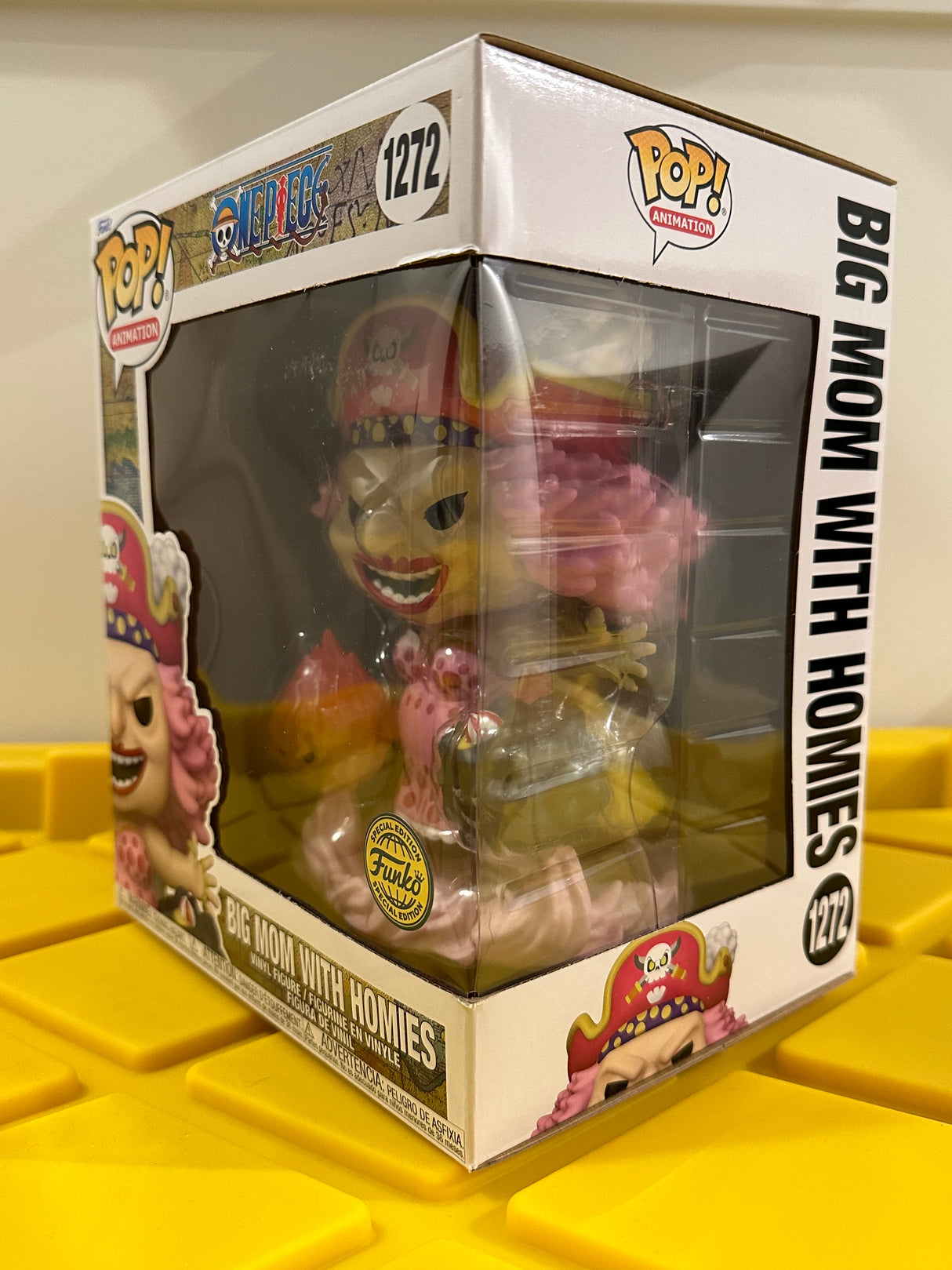 Funko POP! 6" Big Mom with Homies