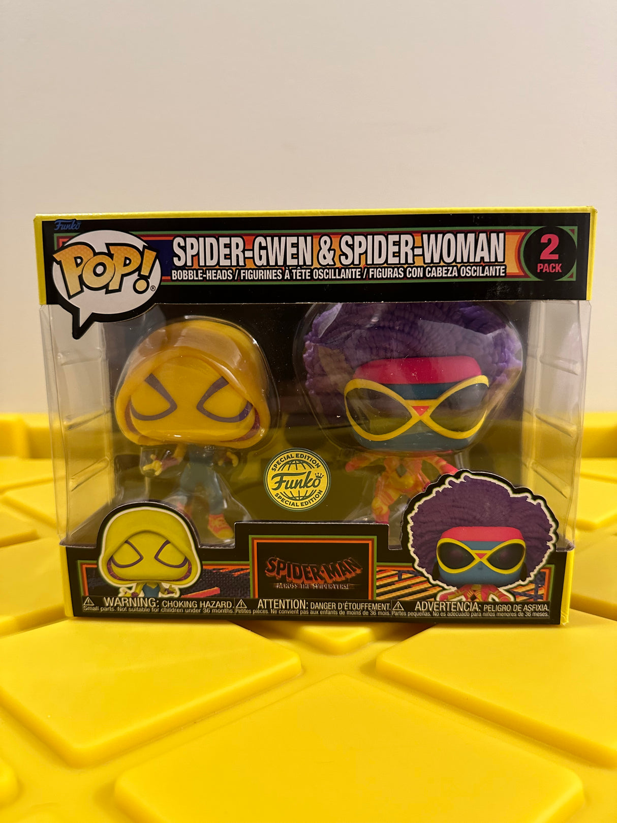 Funko POP! Spider-Gwen & Spider-Woman (Black Light) (2-Pack) - Limited Edition Special Edition Exclusive