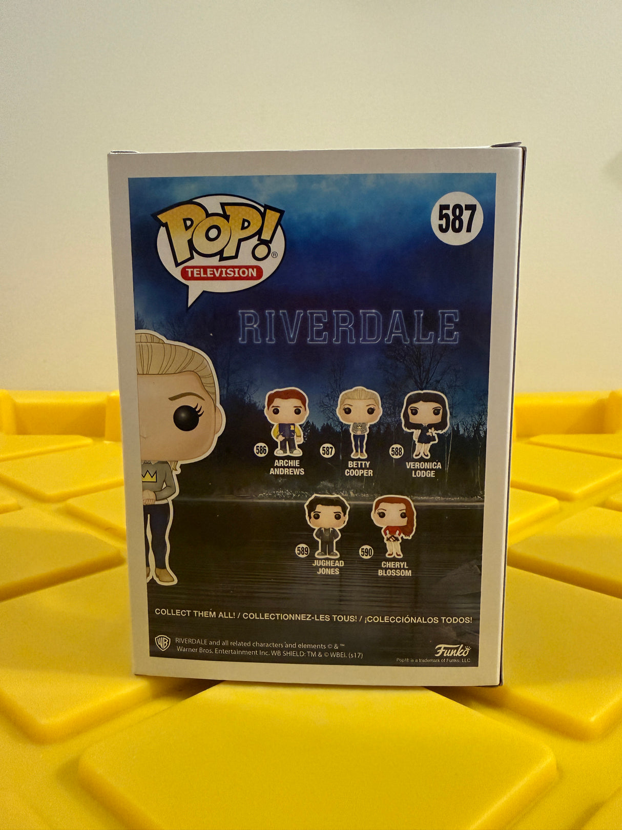 Funko POP! Betty Cooper - Limited Edition Hot Topic Pre-Release Exclusive