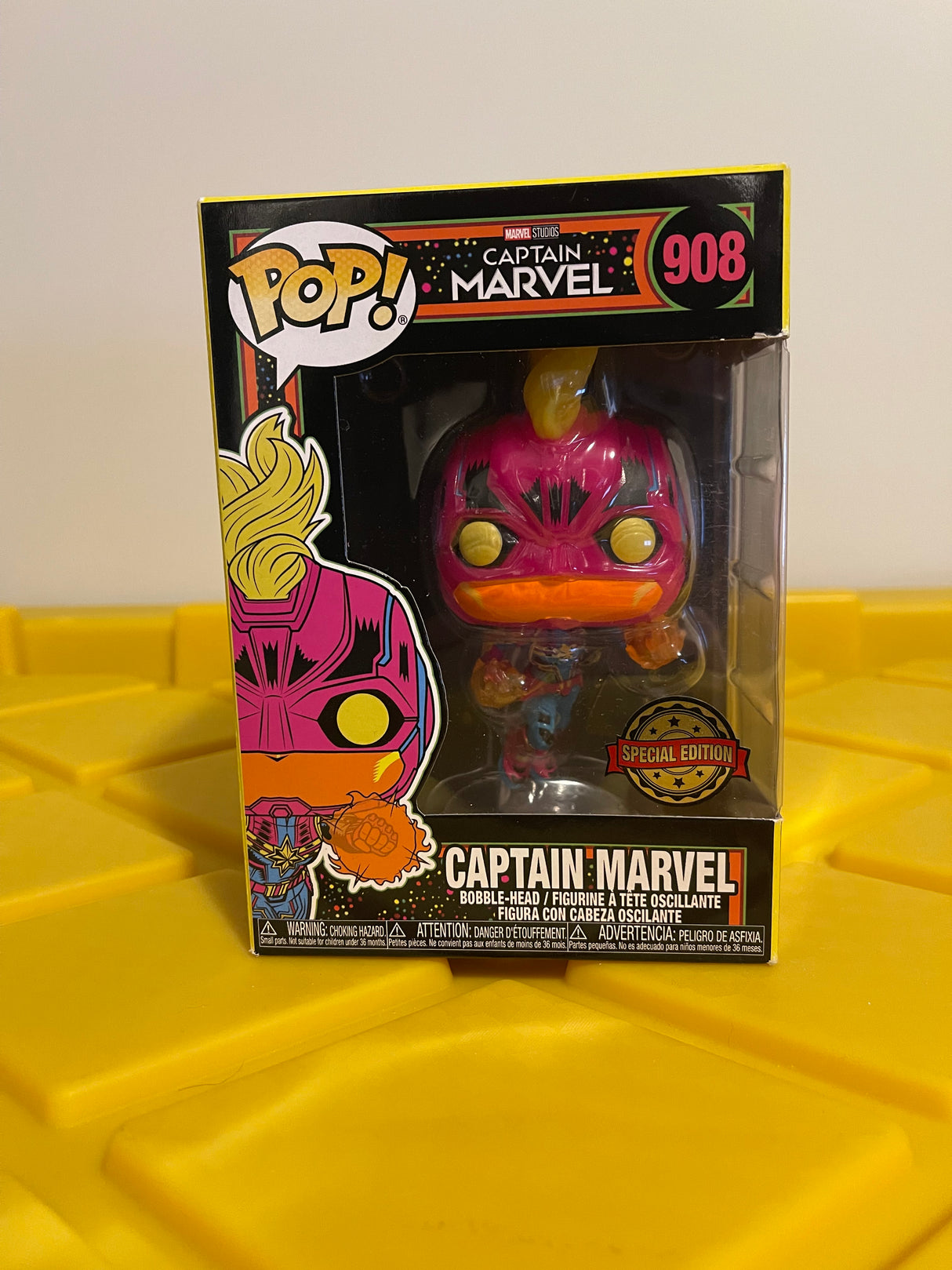 Funko POP! Captain Marvel (Black Light) - Limited Edition Special Edition Exclusive
