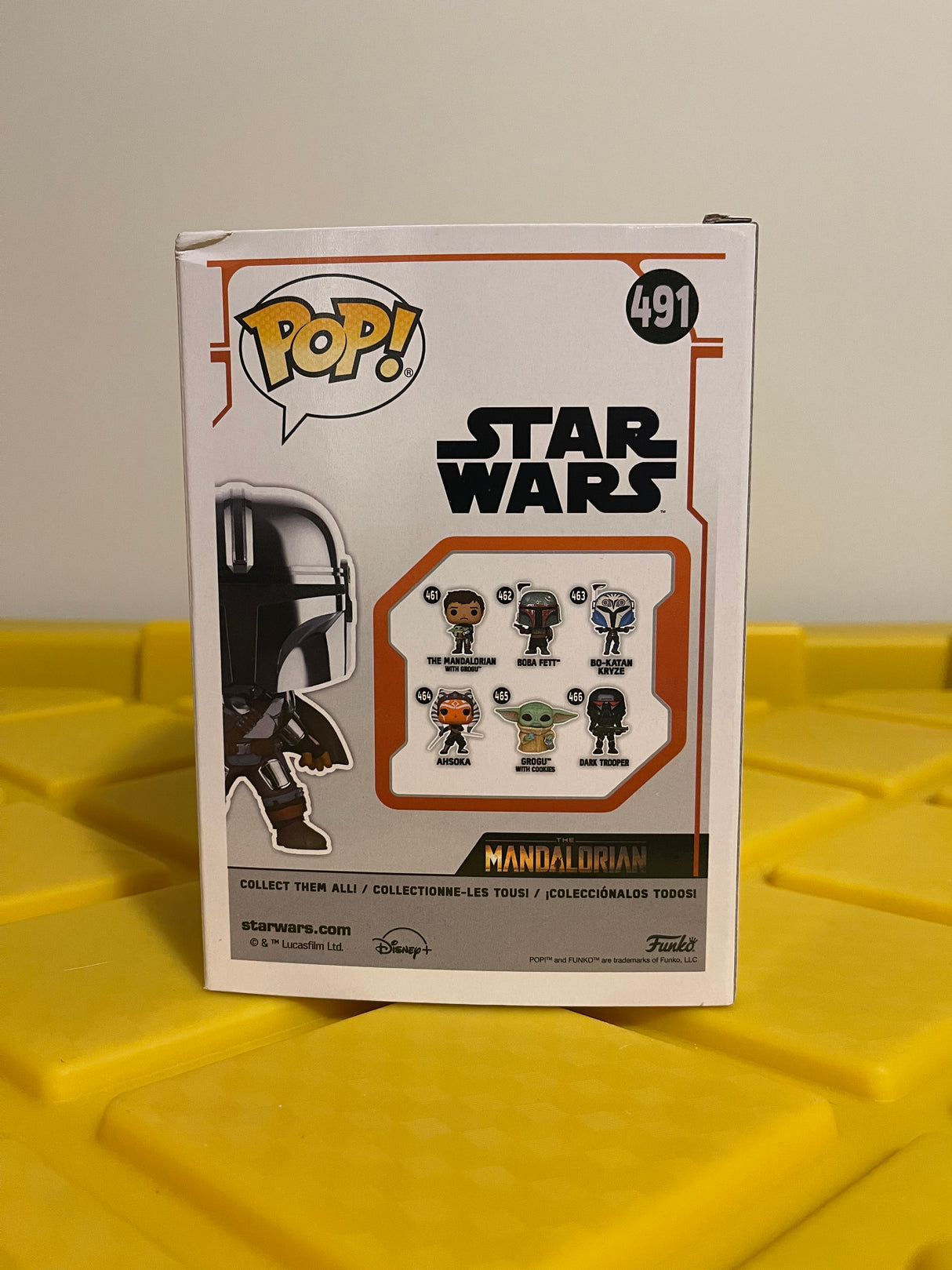 The Mandalorian With Darksaber (Glow) - Limited Edition Special Edition Exclusive