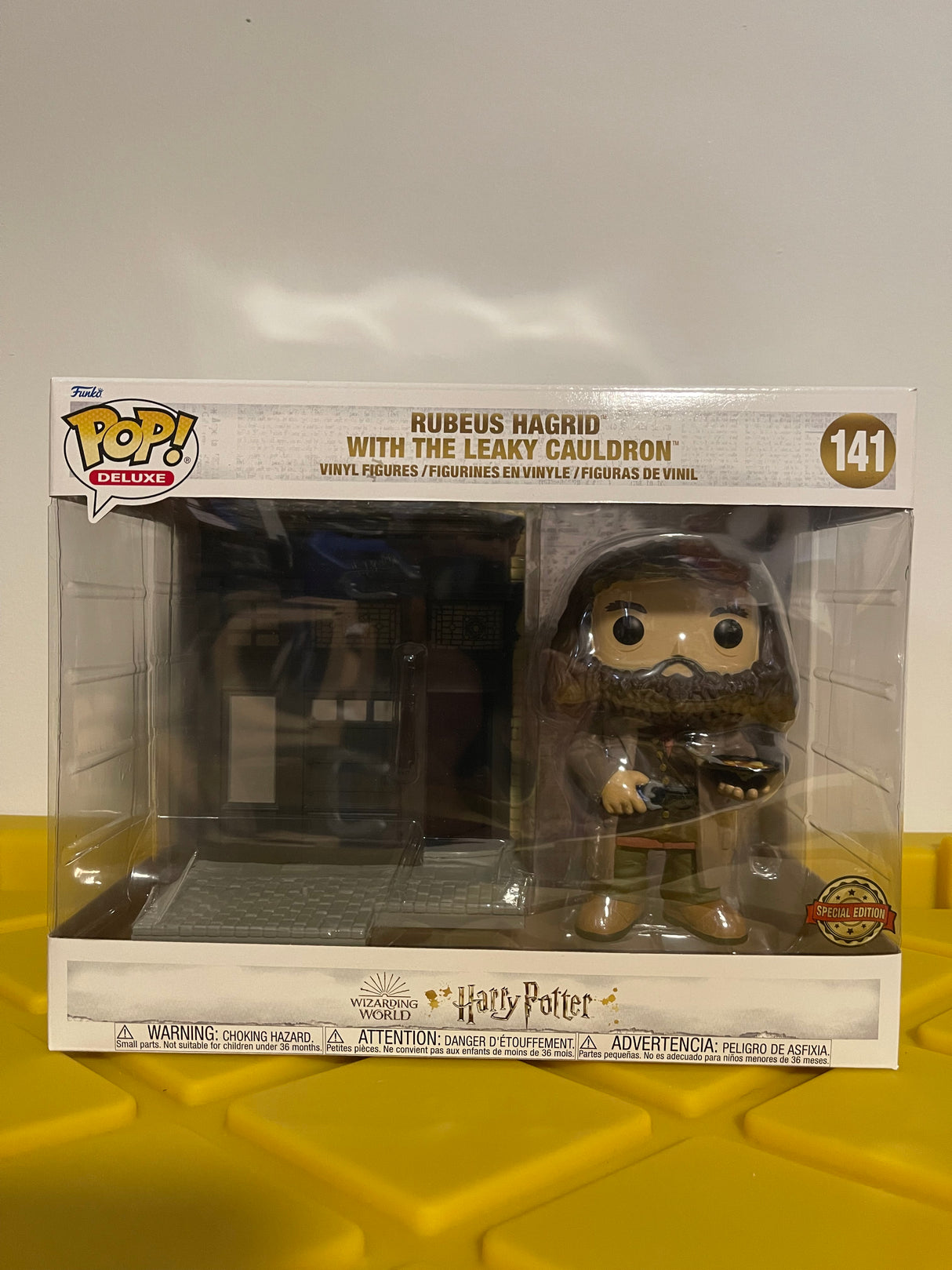 Rubeus Hagrid With The Leaky Cauldron - Limited Edition Special Edition Exclusive