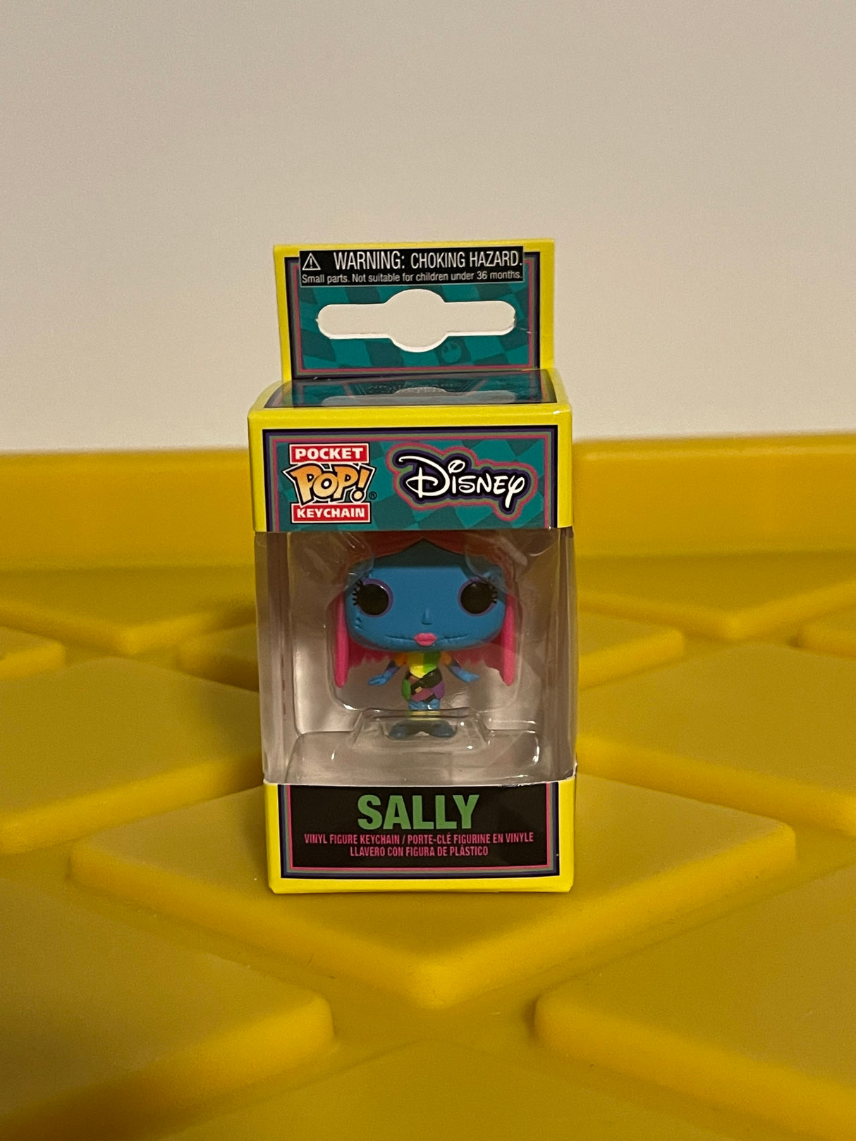 Funko POP! Keychain Sally (Black Light)