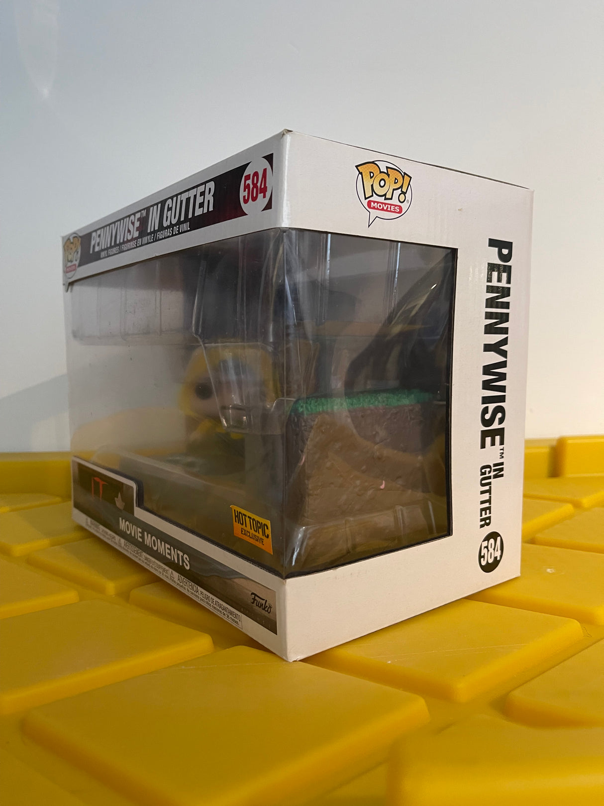 Funko POP! Pennywise in Gutter (Moment) - Limited Edition Hot Topic Exclusive