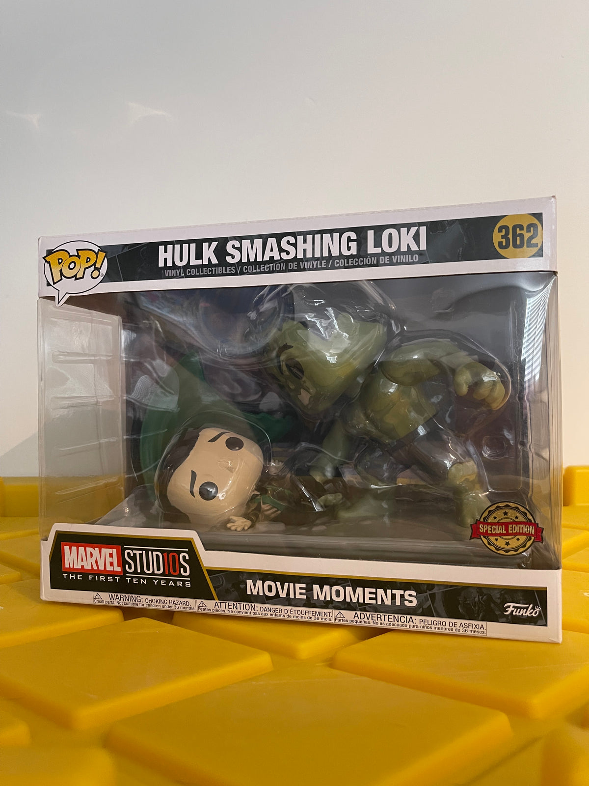 Funko POP! Hulk Smashing Loki (Moment) - Limited Edition Special Edition Exclusive
