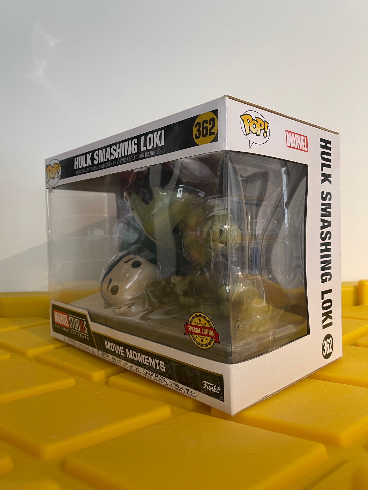 Funko POP! Hulk Smashing Loki (Moment) - Limited Edition Special Edition Exclusive