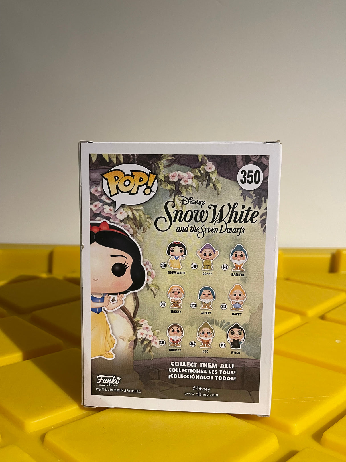 Snow White (Diamond) - Limited Edition Hot Topic Exclusive