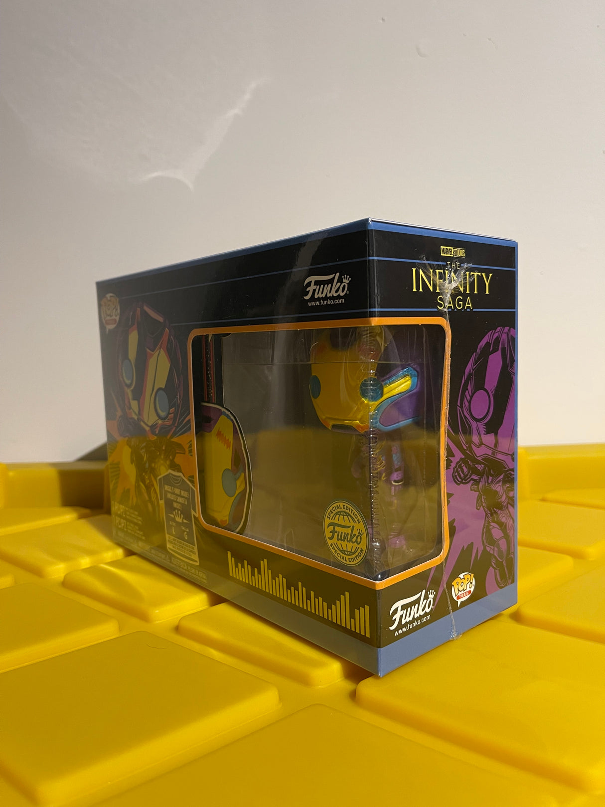 Funko POP! Rescue (with Shirt L) (Black Light) - Limited Edition Special Edition Exclusive