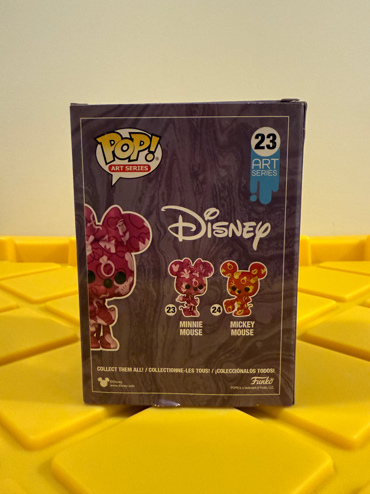Funko POP! Minnie Mouse (Art Series) - Limited Edition Amazon Exclusive