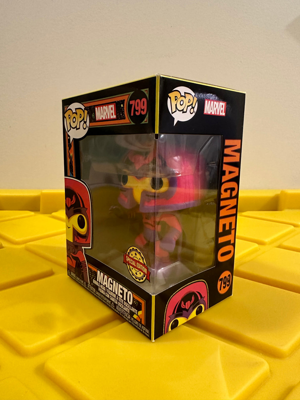 Funko POP! Magneto (Black Light) - Limited Edition Special Edition Exclusive