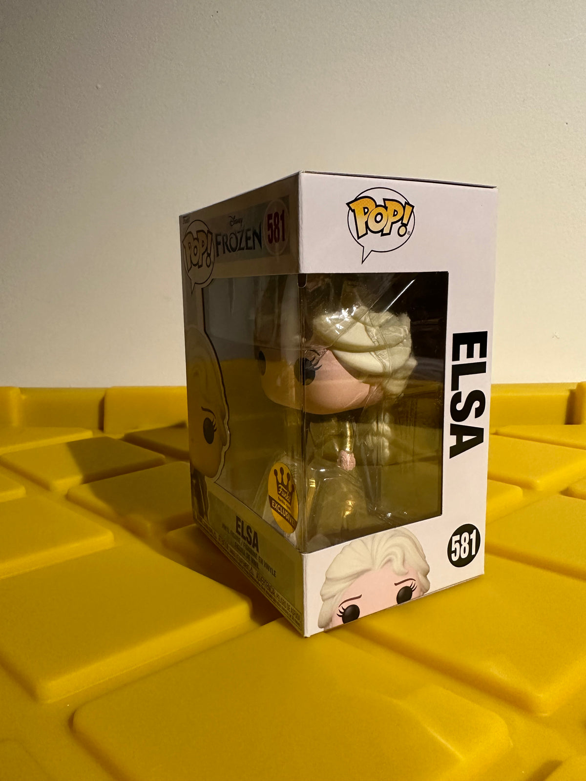 Elsa (With Pin) - Limited Edition Funko Shop Exclusive
