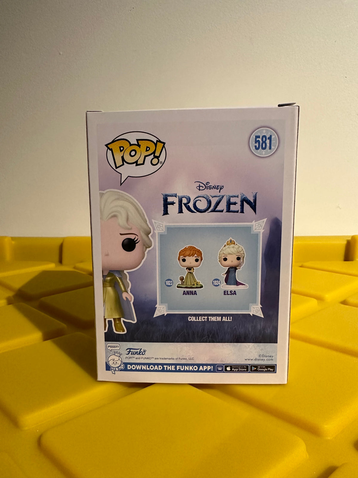 Elsa (With Pin) - Limited Edition Funko Shop Exclusive