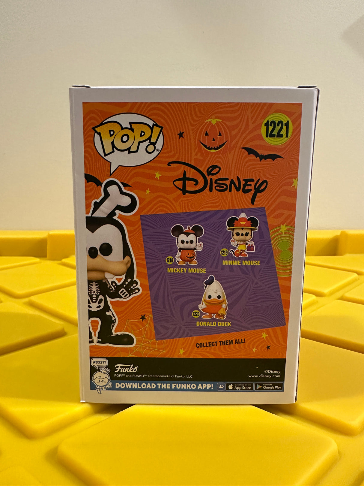 Funko POP! Goofy (Glow) - Limited Edition Entertainment Earth Exclusive