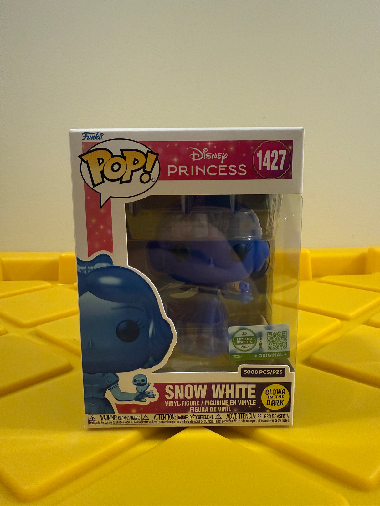 Funko POP! Snow White (Translucent Blue) (Glow) (L.E. 5000) - Limited Edition Ultra