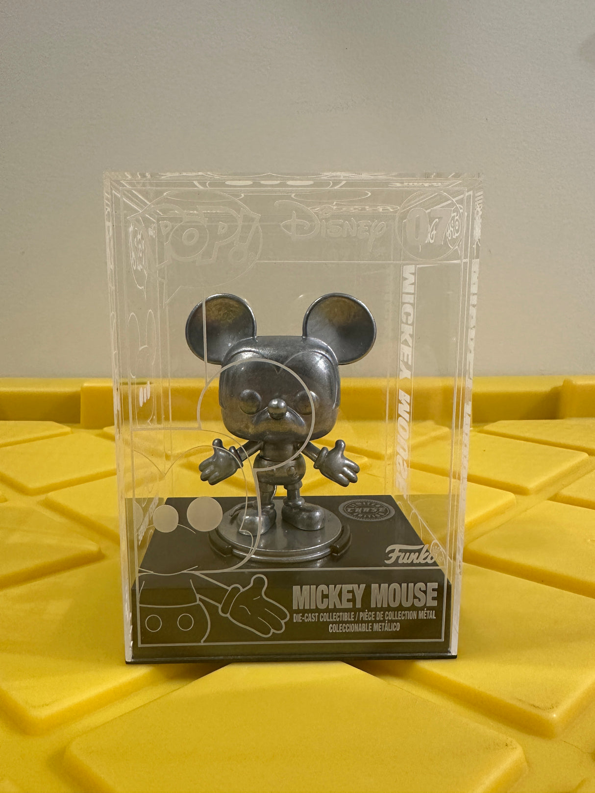 Funko POP! Mickey Mouse (Die-Cast) - Limited Edition Chase - Limited Edition Funko Shop Exclusive