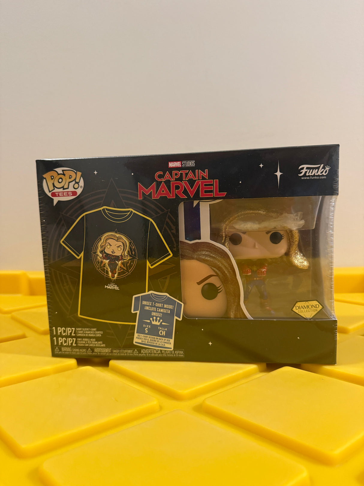 Funko POP! Captain Marvel (Diamond) (with Shirt S)