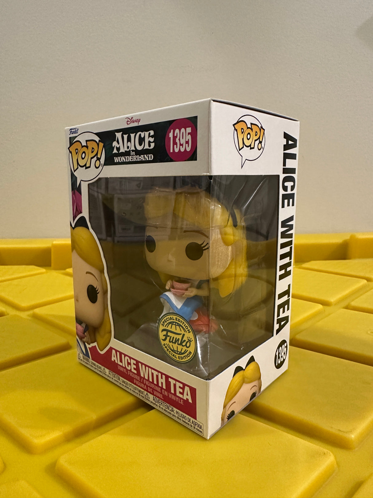 Funko POP! Alice with Tea - Limited Edition Special Edition Exclusive