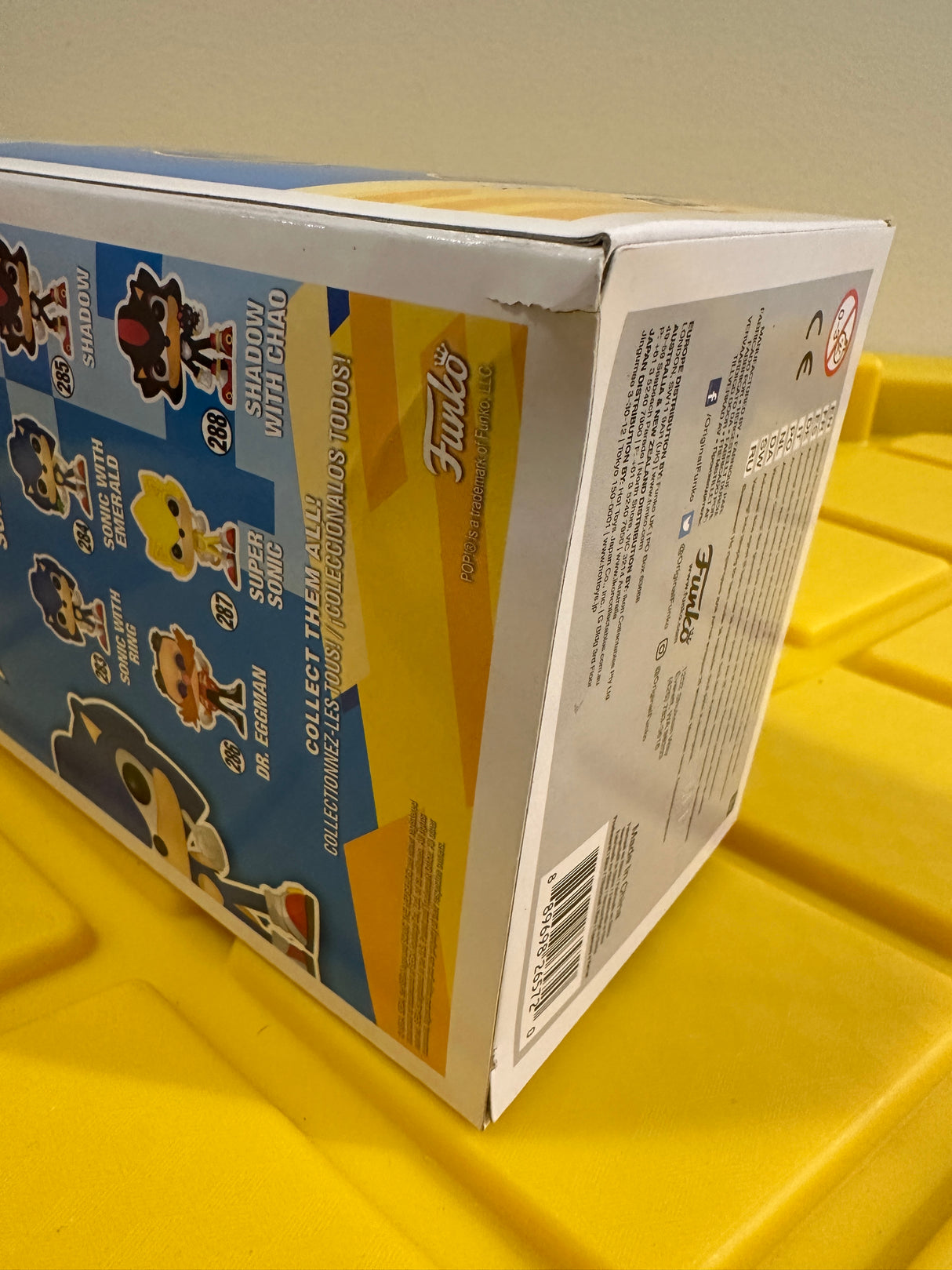 Funko POP! Sonic with Ring (Glow) - Limited Edition Toys R Us Exclusive