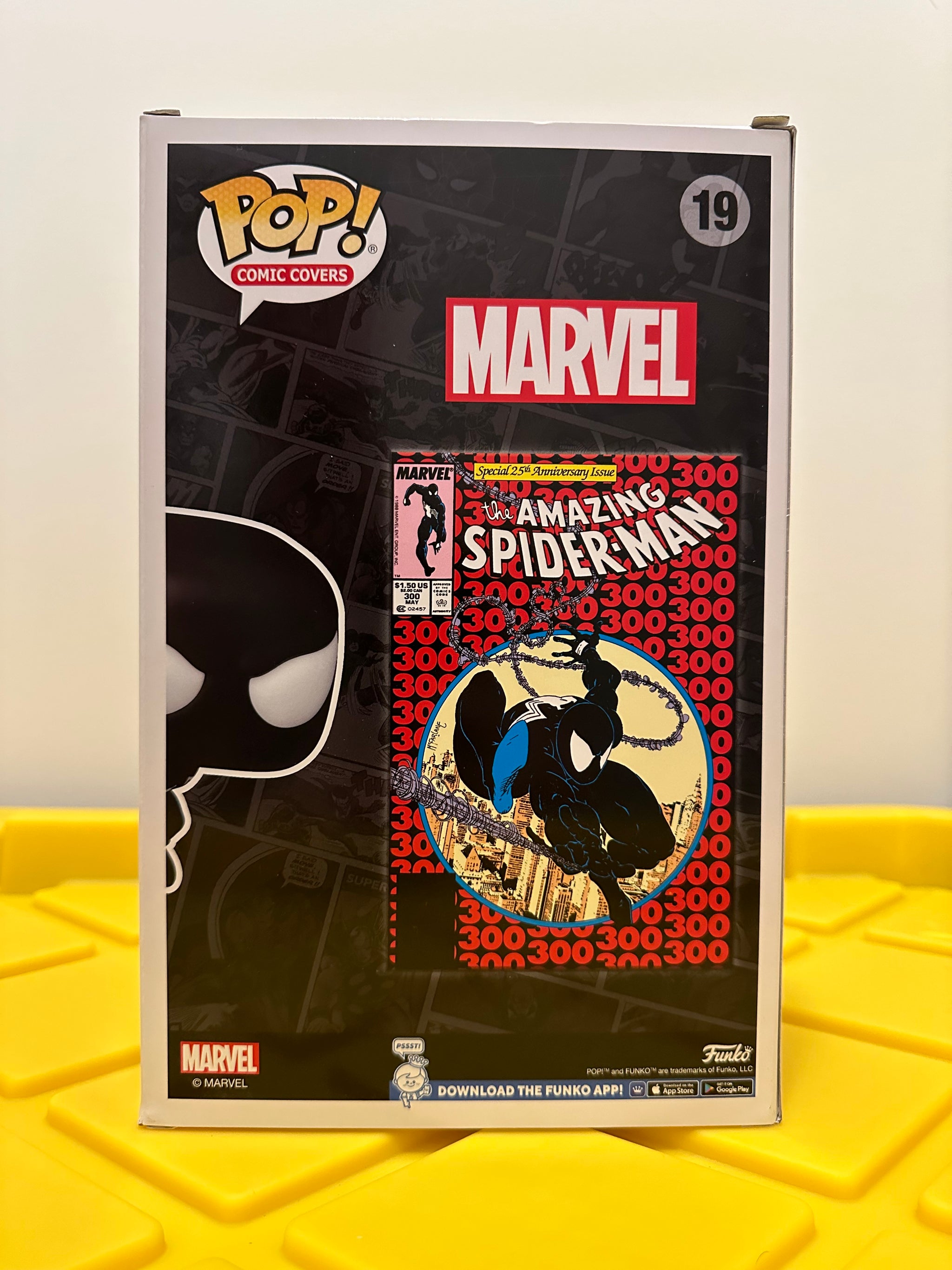 Marvel Spider Man 300 Target Con shops Comic Cover & Venom Funko Bundle