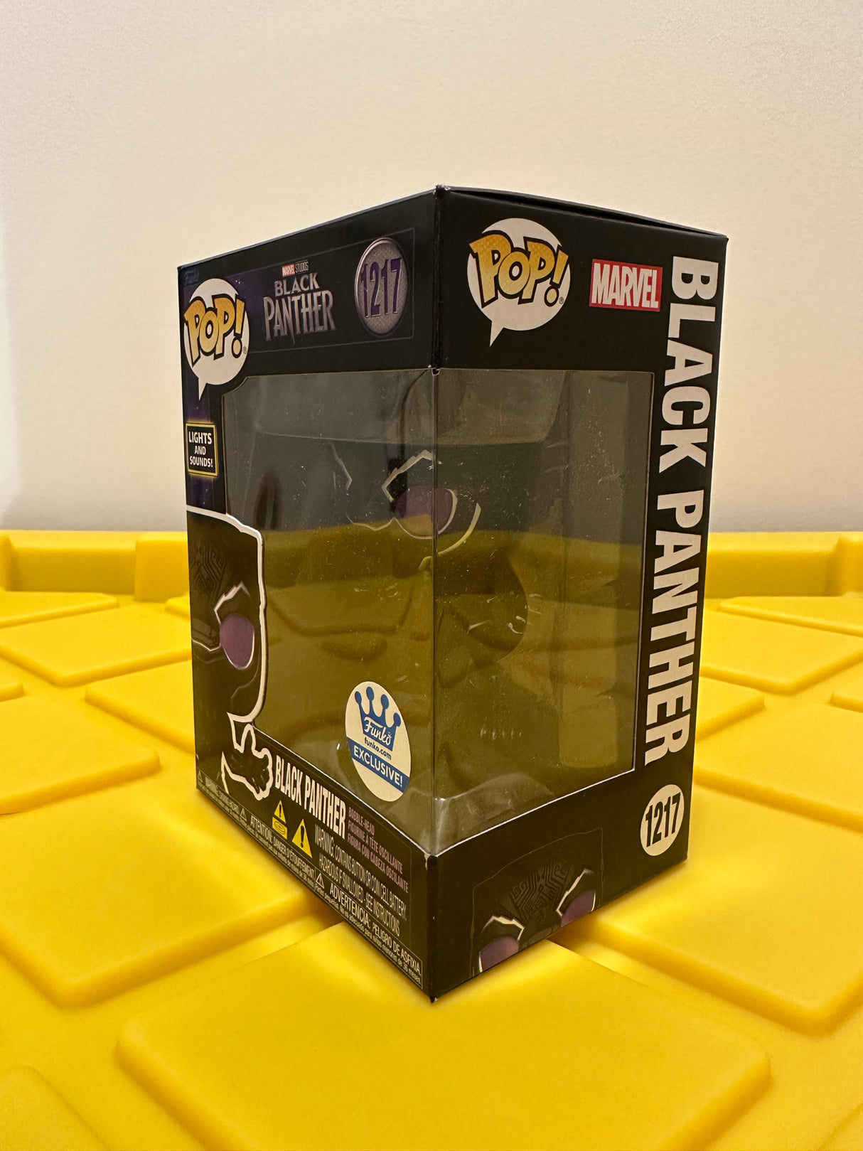 Funko POP! Black Panther (Lights & Sound) - Limited Edition Funko Shop Exclusive