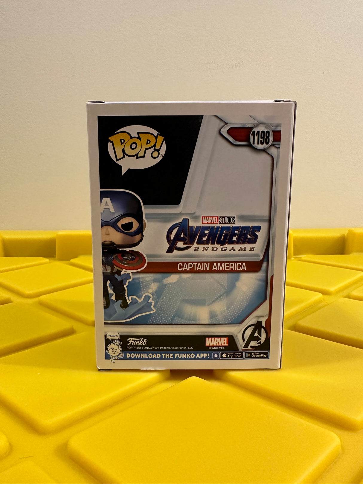 Funko POP! Captain America (Metallic) (Glow) - Limited Edition Special Edition Exclusive