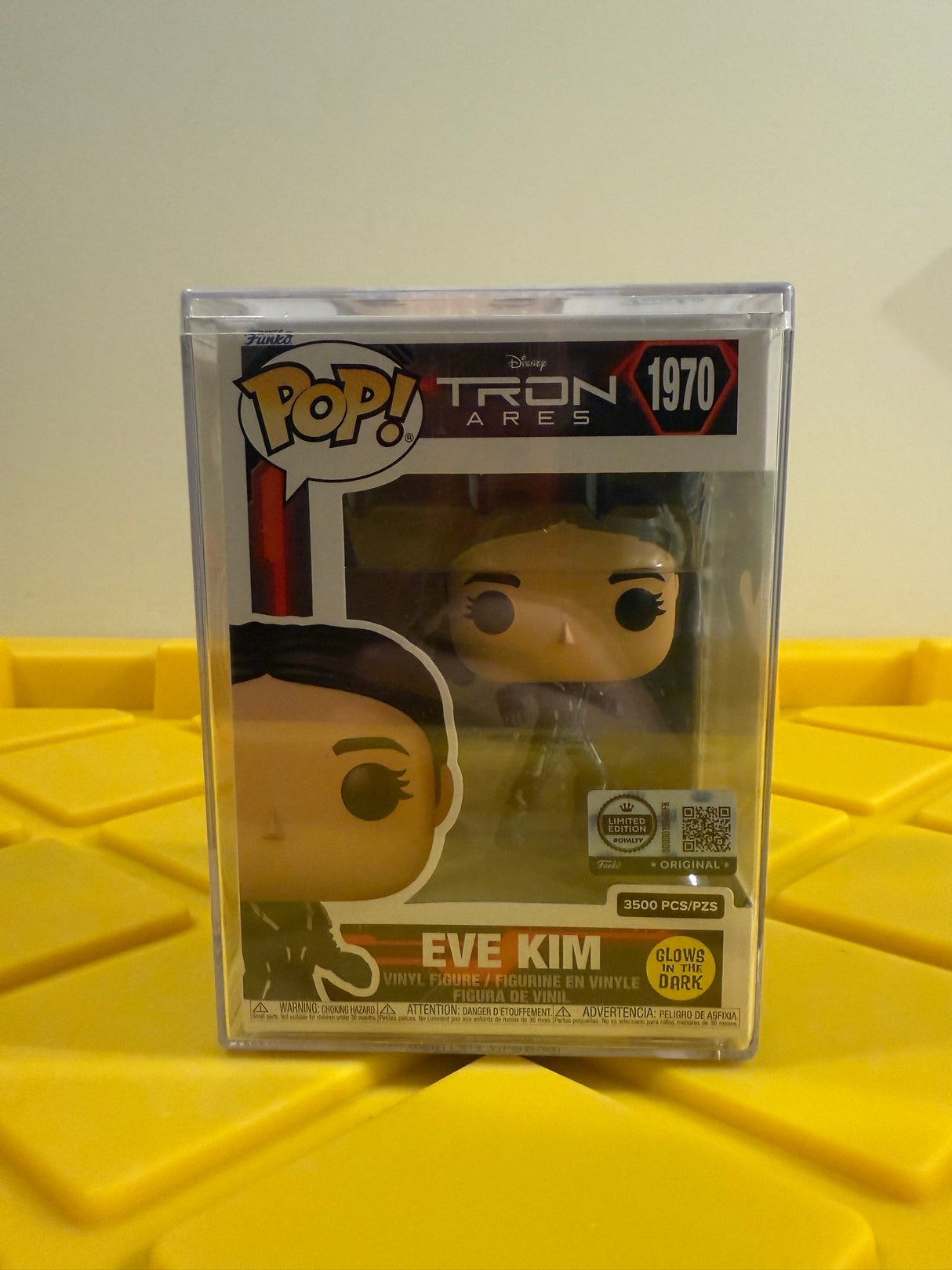 Funko POP! Eve Kim (Glow) (L.E. 3500) - Limited Edition Royalty