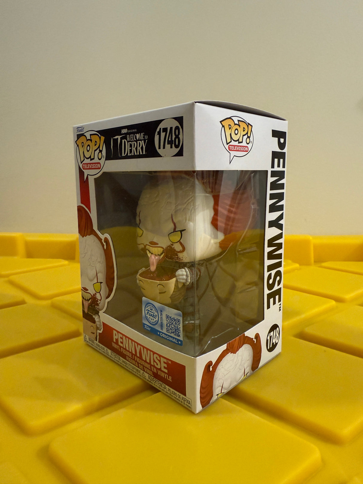 Funko POP! Pennywise with Head - Limited Edition Funko Shop Exclusive