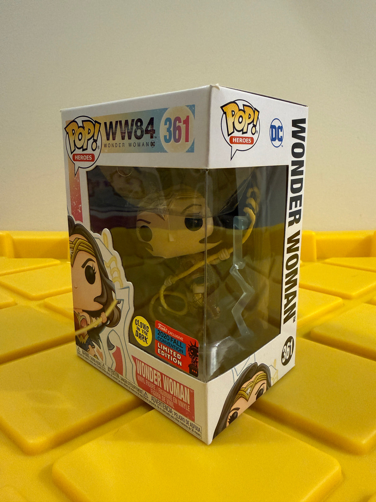 Funko POP! Wonder Woman (Glow) - Limited Edition 2020 NYCC Exclusive