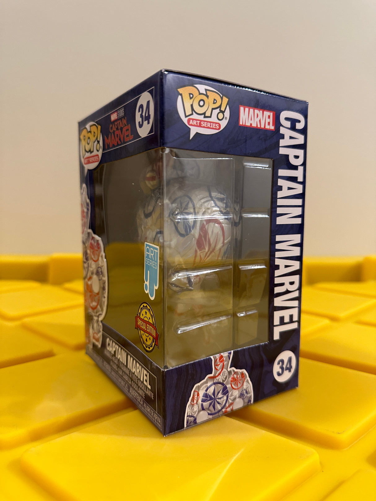 Funko POP! Captain Marvel (Art Series) - Limited Edition Special Edition Exclusive