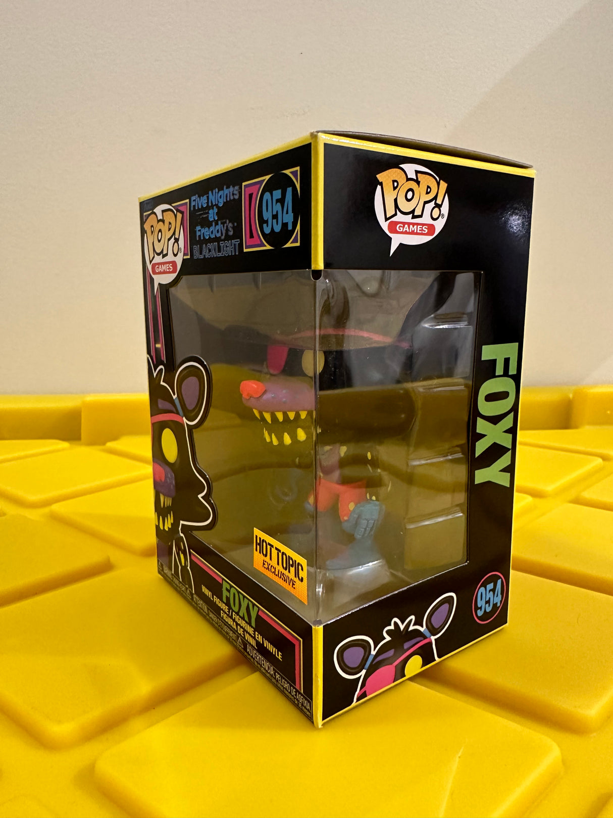 Funko POP! Foxy (Black Light) - Limited Edition Hot Topic Exclusive