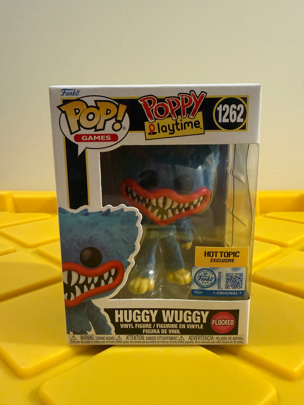 Funko POP! Huggy Wuggy (Flocked) - Limited Edition Hot Topic Exclusive