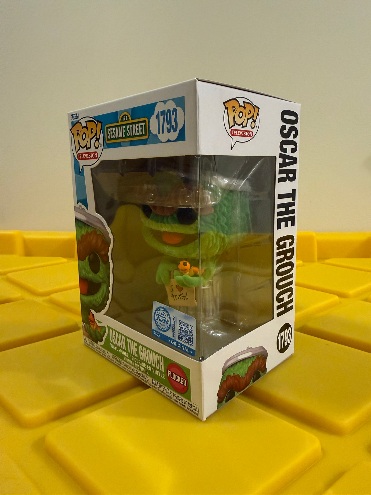Funko POP! Oscar the Grouch (Flocked) - Limited Edition Box Lunch Exclusive