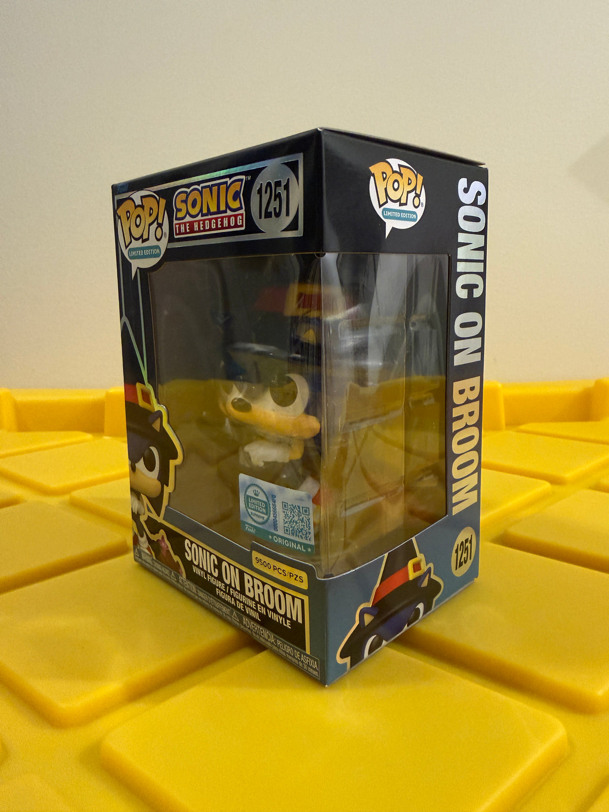 Funko POP! Sonic on Broom (L.E. 9500) - Limited Edition Supreme
