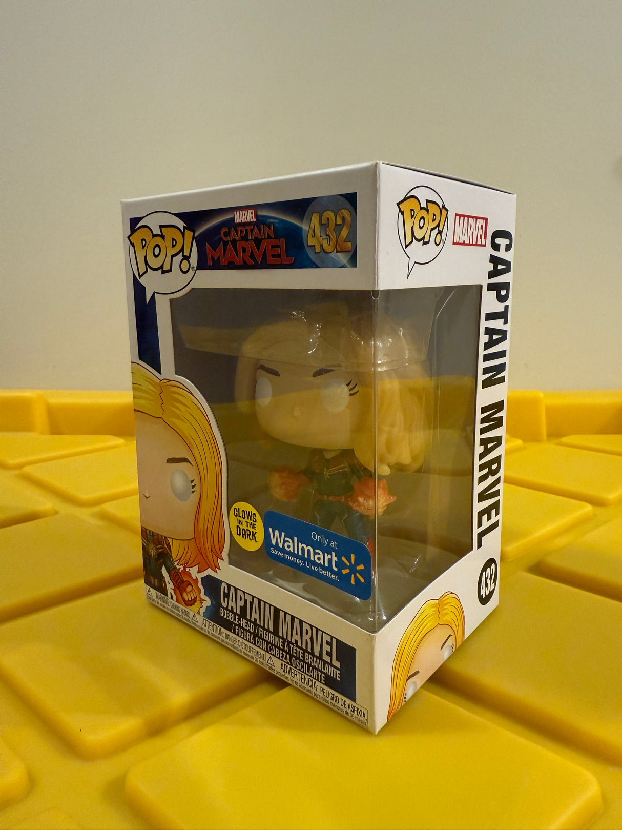 Funko POP! Captain Marvel (Glow) - Limited Edition Walmart Exclusive