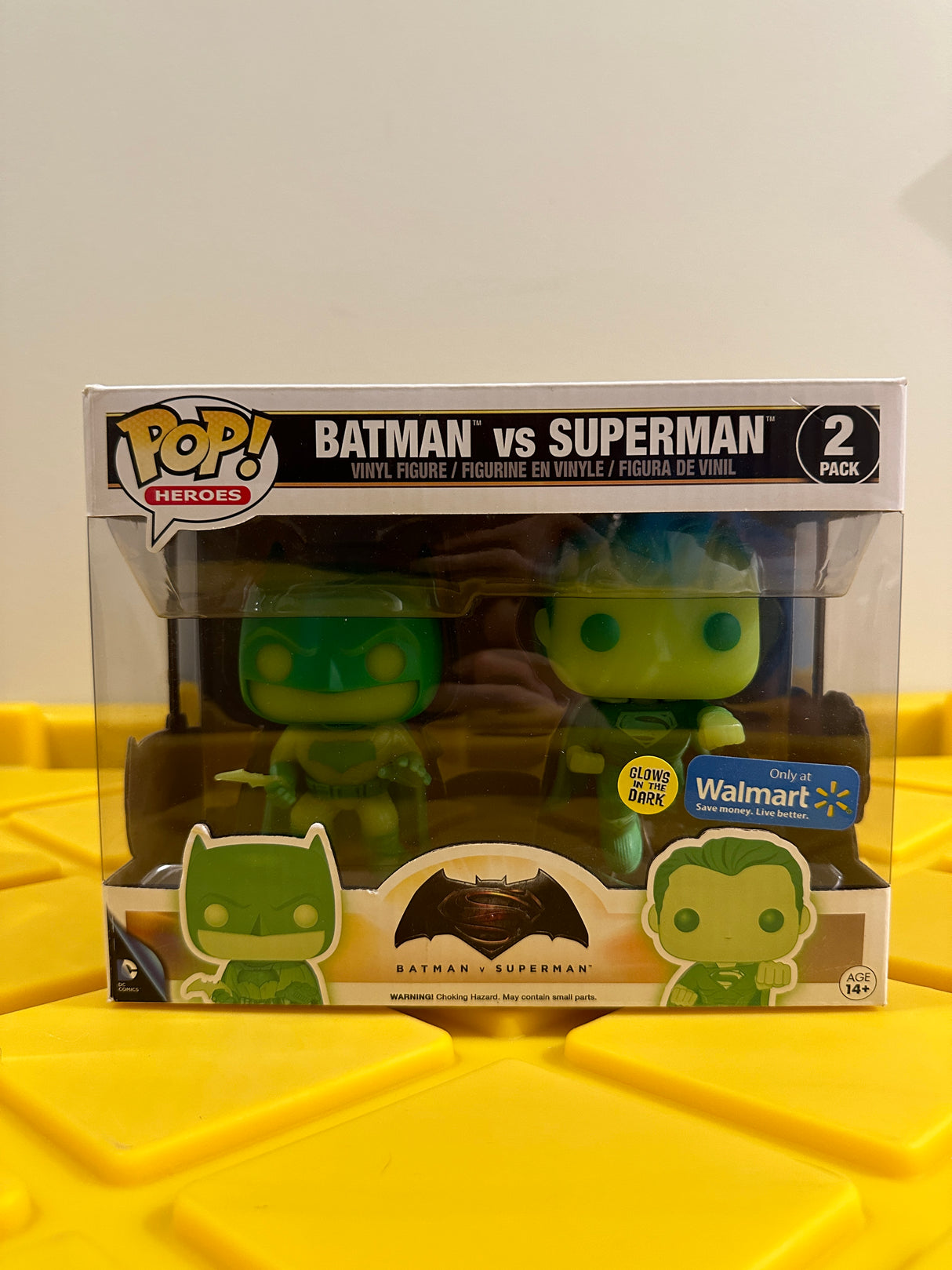 Funko POP! Batman vs Superman (Glow) (2-Pack) - Limited Edition Walmart Exclusive