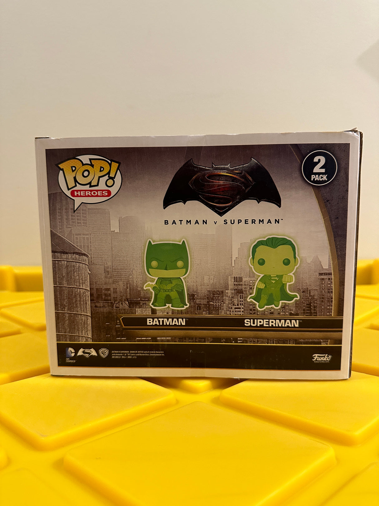 Funko POP! Batman vs Superman (Glow) (2-Pack) - Limited Edition Walmart Exclusive